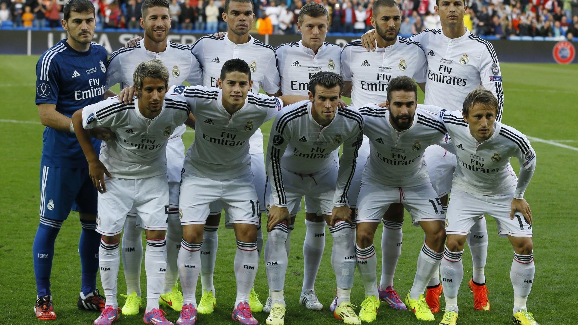 米兰体育官网入口-球员家庭温情故事引网友共鸣，足球球星家境